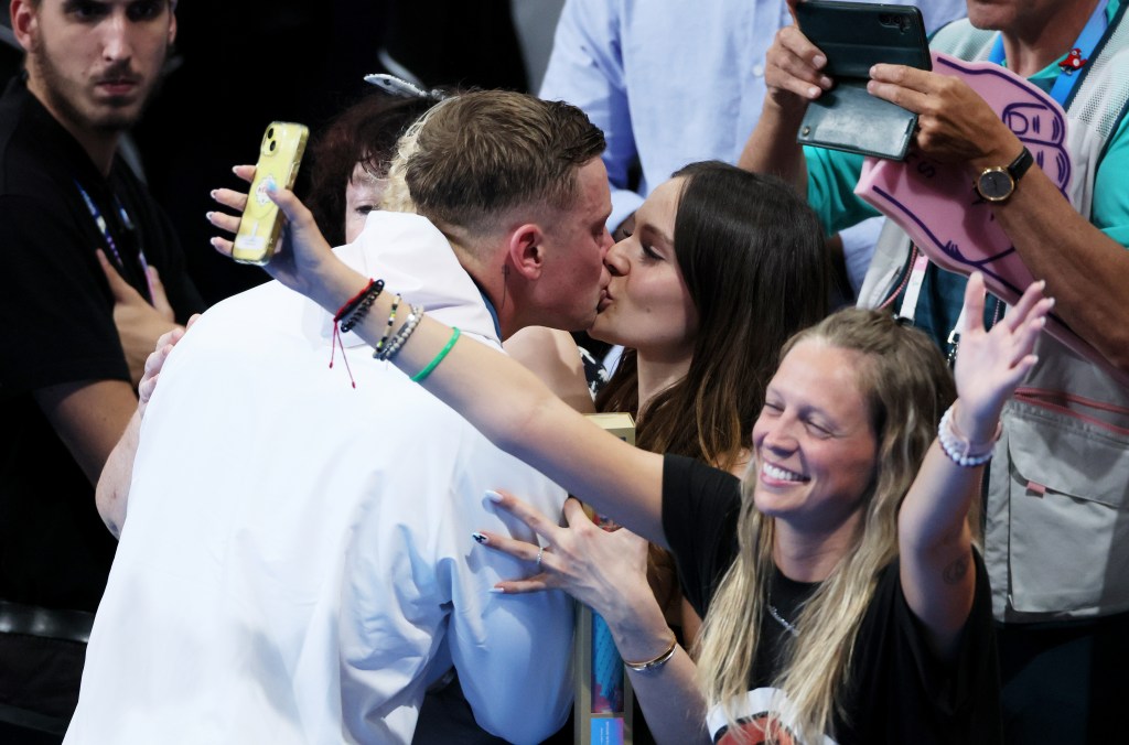 Adam Peaty kissing girlfriend Holly Ramsay at the 2024 Paris Olympics