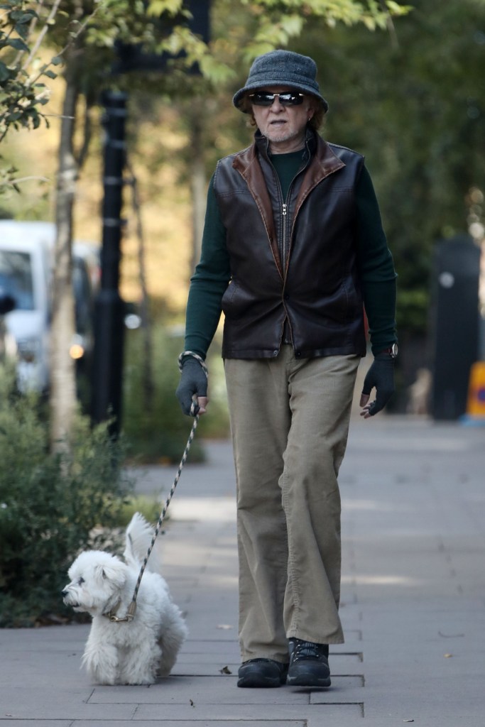 ***EXCLUSIVE ALL ROUND PICTURES ??150 ONLINE FEE ONLY*** Eighties Popstar Mick Hucknall 63, goes under wraps hiding iconic mane of red hair on rare outing while walking his dog in North London. In a bizarre outfit the singer stepped out in the autumn sun in Hampstead Pictured - Mick Hucknall ***EXCLUSIVE ALL ROUND PICTURES ??150 ONLINE FEE ONLY*** ***PLEASE CALL OR EMAIL FOR PRINT PRICES BEFORE OR AFTER USAGE***