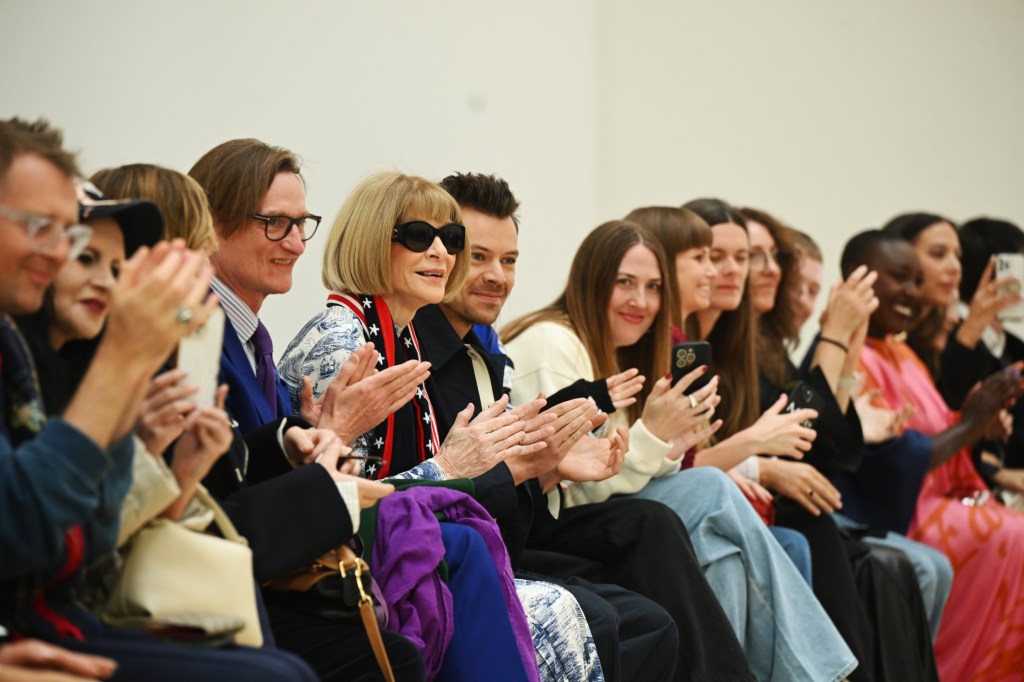 Hamish Bowles, Anna Wintour and Harry Styles clapping during the SS Daley show at London Fashion Week 