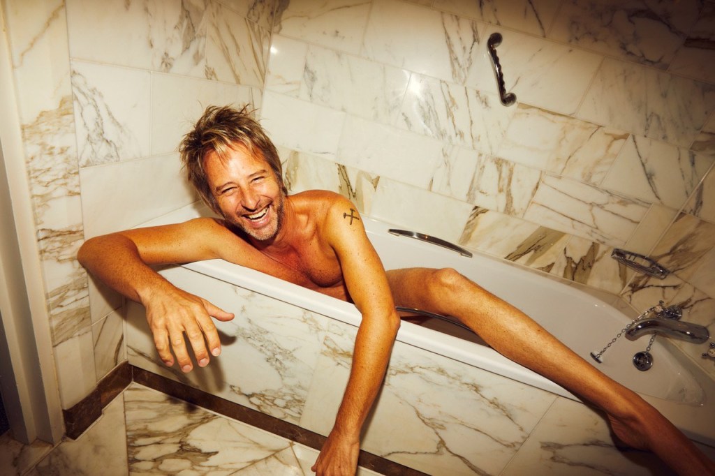 Chesney Hawkes poses naked in a bathtub