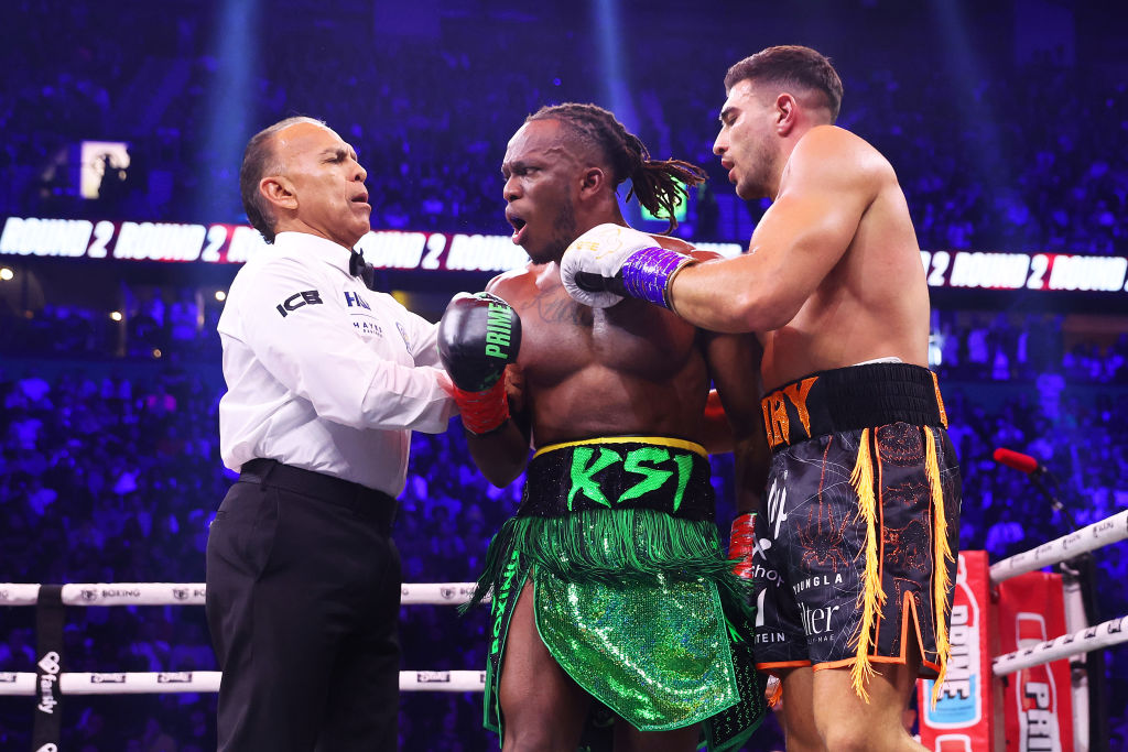 The referee breaks upKSI (Olajide Olayinka Williams) and Tommy Fury during the Misfits Cruiserweight fight 