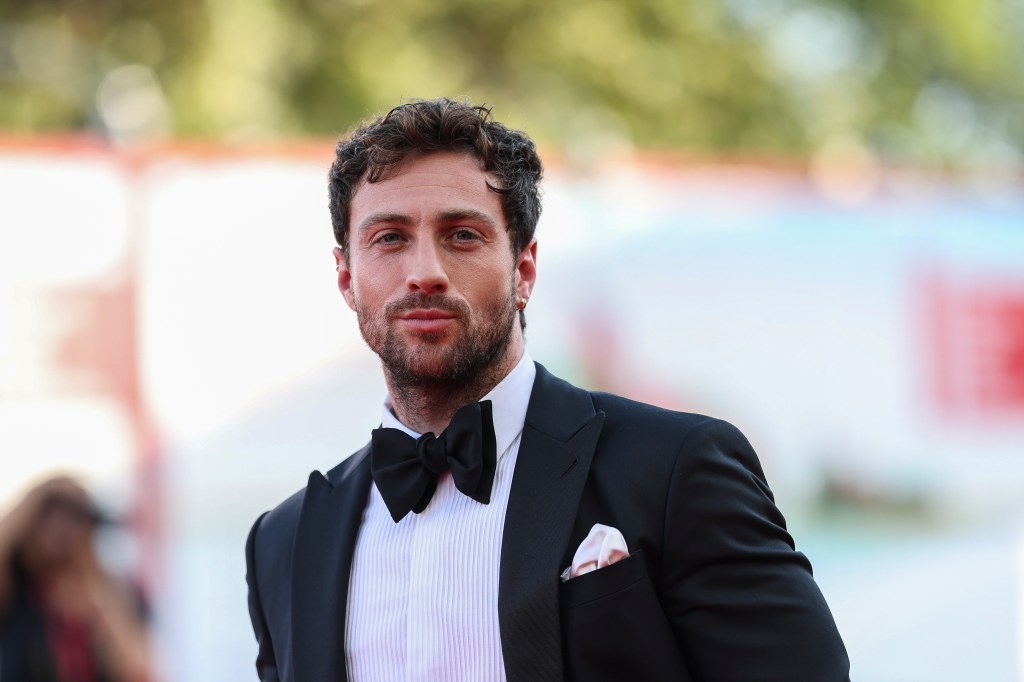 Aaron Taylor-Johnson poes for a photo on red carpet