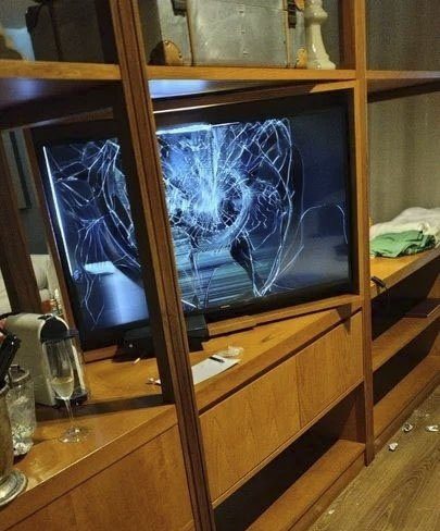 smashed tv in liam payne's hotel room 