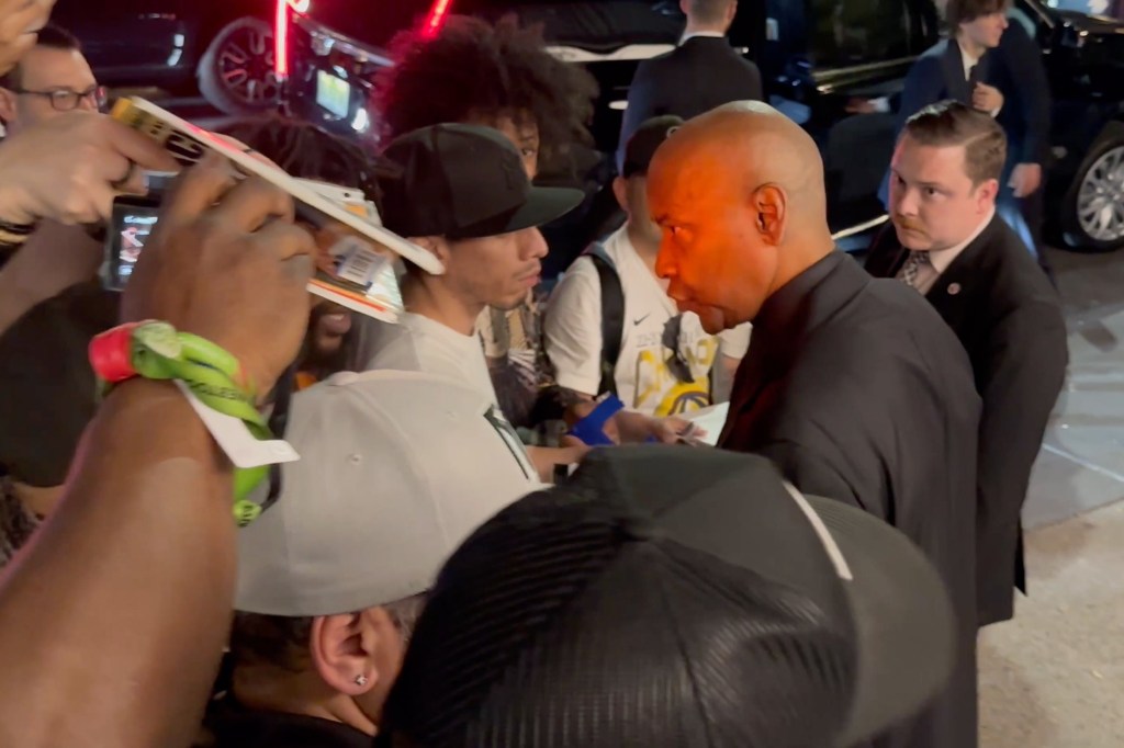 Denzel Washington talking to fans in New York